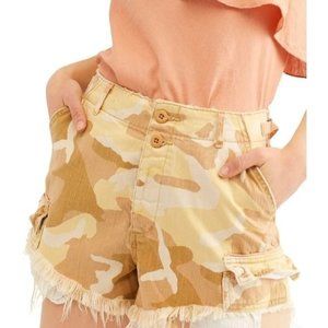 NWT WE THE FREE CAMOUFLAGE DISTRESSED SHORT